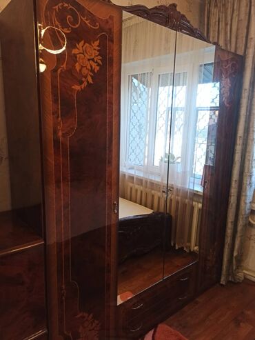 Спальные гарнитуры: Спальный гарнитур, Б/у, Двуспальная кровать, Комод, Тумба, Самовывоз