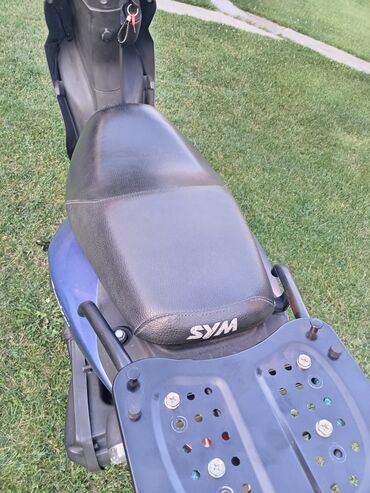 Ostali motocikli i skuteri: SYM skuter u plavoj boji, idealan za gradsku vožnju. Poseduje udobno na lalafo.rs — 7 Ostali motocikli i skuteri: SYM skuter u plavoj boji, idealan za gradsku vožnju. Poseduje udobno — 7