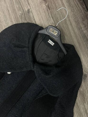 Kaputi: Mona, L, Sa postavom — 3