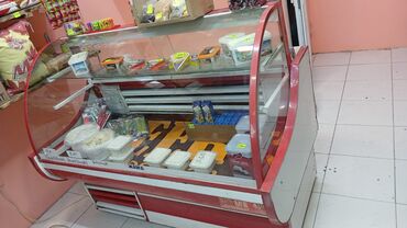Soyuducu vitrinləri: Vitrin soyuducu 230 azn satılır. normal.iwleyir. ve obyekt baglandiqi