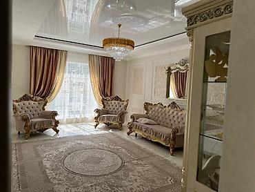 Продажа коттеджей и домов: Продаётся уютный дом в Золотом квадрате. Хорошее расположение, все — 2