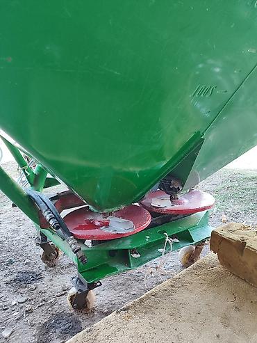 Пескоразбрасыватели: Продается разбрасыватель, навесной (Рум).состояние хорошее. объем до — 6