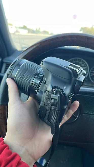 фото апарад: Камера Canon EOS 750D 

Комплект : 2 батарейки 🔋 
2 зарядника 
Караоке — 5