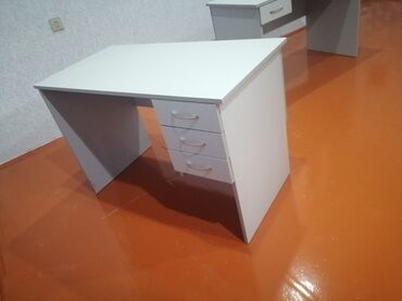 Masalar: Stullarin anbardan satişi var. Ölcülərə görə qiymət deyişir. Hər — 11