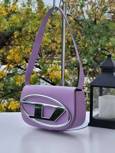 vrste satova: Shoulder bag