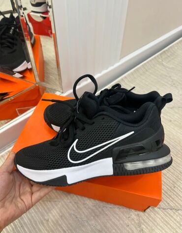 Кроссовки и спортивная обувь: Мужские кроссовки, 41, Nike, Новый, цвет - Черный, Самовывоз, Платная доставка