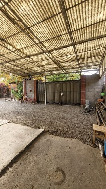 Продажа домов: Полдома, 35 м², 2 комнаты, Агентство недвижимости, Старый ремонт — 2