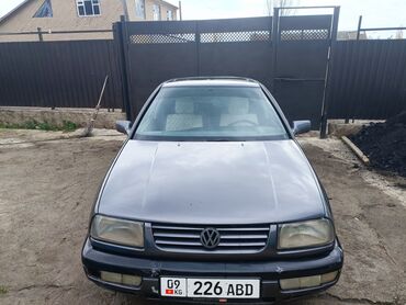 Volkswagen: Volkswagen Vento: 1993 г., 2 л, Механика, Бензин, Седан