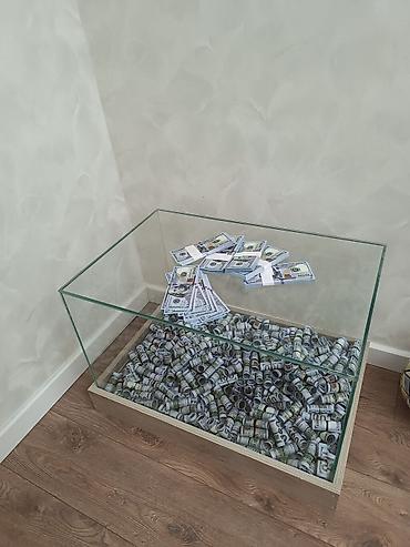 ucuz vitrin: Şüşə vitrin/masası – dekorativ “pul rulonları” ilə - Material: qalın — 2