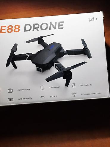 oyuncaq təyyarə: E88 DRONE – qatlanan korpuslu, idarəetməsi rahat çoxfunksiyalı Təp — 1
