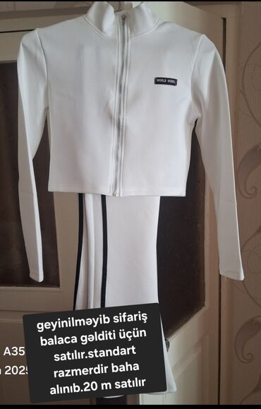 Dəstlər, kostyumlar: Məhsulların təsviri: 1) Ağ iki hissəli dəst - Üst: ağ, fermuarlı