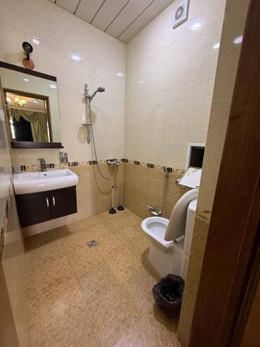 Uzunmüddətli kirayə mənzillər: Tarqovıda 3 otaqlı 10 cu mərtəbə yeni tikili kirayə verilir. 1600 AZN -da lalafo.az — 10 Uzunmüddətli kirayə mənzillər: Tarqovıda 3 otaqlı 10 cu mərtəbə yeni tikili kirayə verilir. 1600 AZN — 10