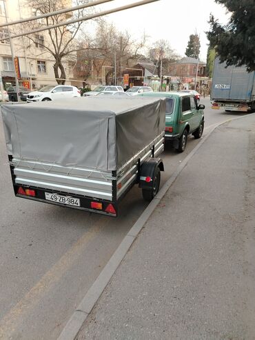 traktor qoşqulari: Yük qoşqusu – tentli, yüngül və praktik. Xüsusiyyətlər: - Korpus