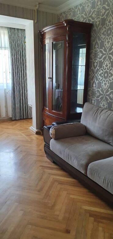 Uzunmüddətli kirayə mənzillər: 5 mərtəbəli daş binada (köhnə tikili) mənzil icarə verilir. H.Cavid — 1