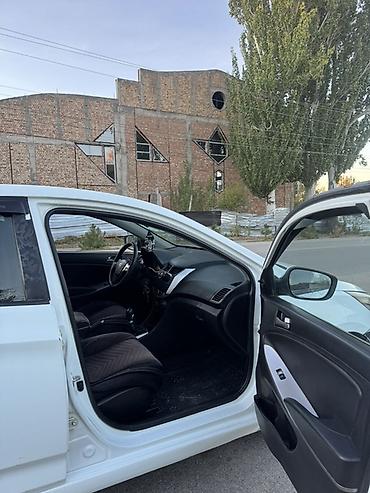mazda 3 2004: Hyundai Solaris: 2015 г., 1.4 л, Механика, Бензин, Седан — 5