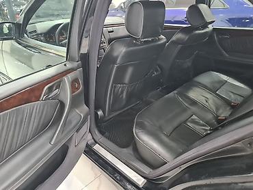 audi 6: Mercedes-Benz E-Class: 2.6 l | 2001 il Sedan — 8