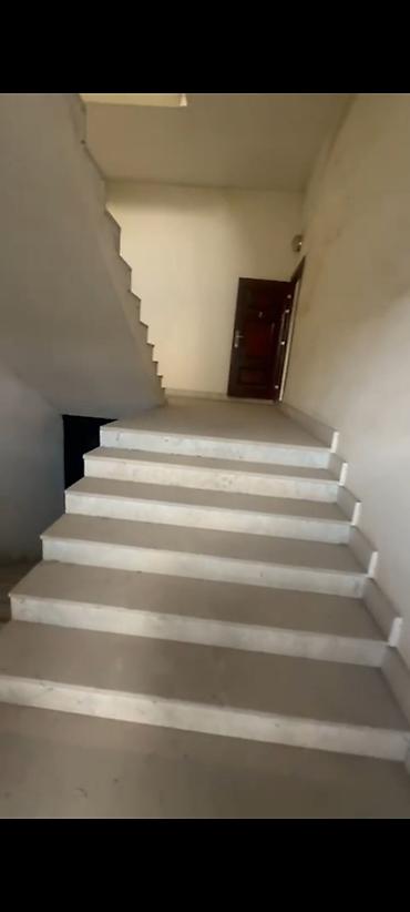 mansarli heyet evleri: Satılır: 3 mərtəbəli, mansardlı çoxmərtəbəli yaşayış/binə — 6