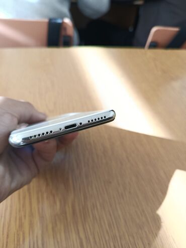 телефон redmi 9c: Смартфон с разъёмом USB‑C на нижнем торце. Корпус с глянцевой рамкой