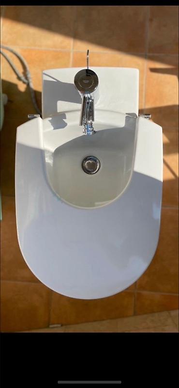 vinni kaşa: Asma quraşdırma üçün bidet (ağ keramika) - Divara bərkidilən, kompakt — 1