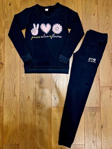 Gornji i donji deo: Unikatne pamucne trenerke jos uvek po starim cenama!!! Cena kompleta — 2