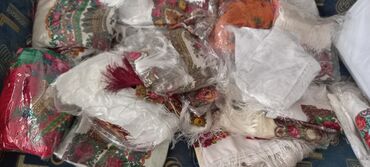 у настоящей женщины должна быть сумочка из италии: Набор платков и шалей, выполненных в разнообразных стилях и цветах