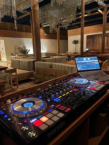 Kontrollerlər: Pioneer DJ DDJ‑SZ2 DJ kontroleri satılır. Əsas xüsusiyyətlər: - 4 — 3