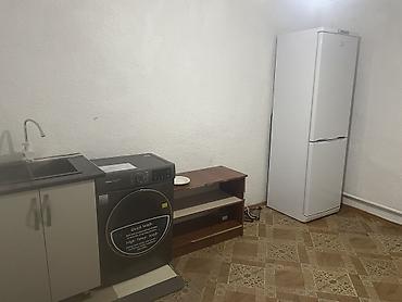 Бөлмөлөрдү ижарага берүү: Сдаю 1комнатное помещение с отдельной кухней, есть холодильник — 1