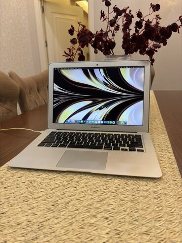 Skanerlər: Apple MacBook, 13.3 ", Intel Core i5, < 128 GB
