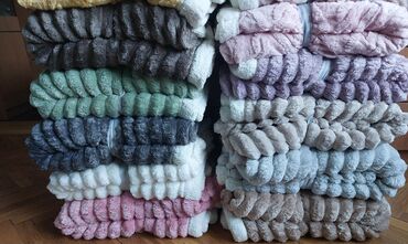 Ostalo: Krznena cebad 
200×230 
3500 din — 5