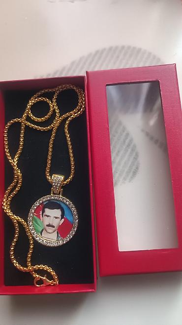 Aksesuarlar: Şəxsi foto ilə medalyon boyunbağı - Material: qızılı rəngli metal — 1