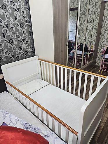 Beşiklər: Oğlan və qız üçün, İşlənmiş, Dördbucaq, Beşik, Dəstsiz, Matras ilə, Yellənmə mexanizmsiz — 1