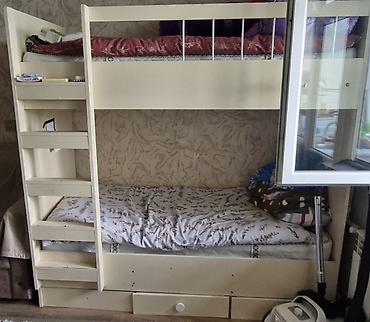 alt ust yataq: Oğlan və qız üçün, İşlənmiş, Çarpayı, Matras ilə, Siyirməli, Taxta — 1