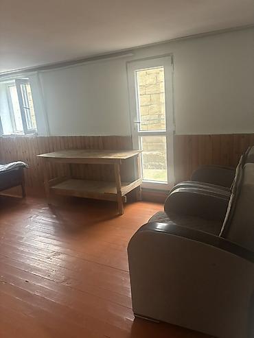 ev geyimləri: 1 otaqlı həyət evi (studiosayağı planlama) Xüsusiyyətlər: - Geniş — 2