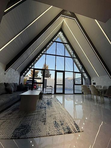 Günlük kirayə evlər: A-Frame tipli müasir bağ evi – hovuzlu - Memarlıq: Üçbucaq formalı — 14