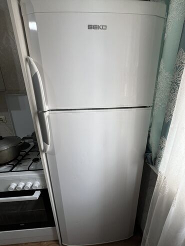 хололильник: Холодильник Beko, Б/у, Двухкамерный, 65 * 180 * 65
