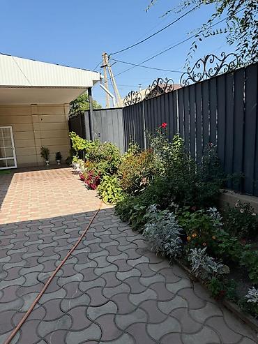 Продажа коттеджей и домов: Продаётся уютный дом в Золотом квадрате. Хорошее расположение, все — 19