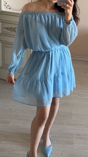 Gündəlik donlar: Satilir Açıq mavi rəngdə off-shoulder qadın paltarı. 50 manata alinib