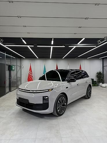 я ищу машину: Lixiang L6: 2025 г., 1.5 л, Автомат, Гибрид, Внедорожник — 1