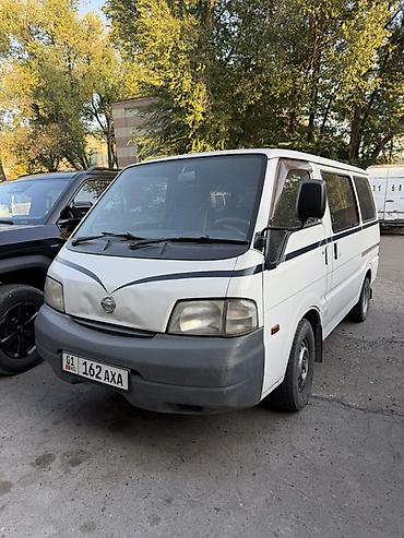 китайские недорогие авто: Пассажирский микроавтобус Nissan (левый руль, белый цвет, кузов типа — 1