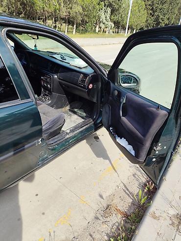 elantra qapi: Opel Vectra B sedan – tünd yaşıl rəng, 4 qapı, 5 yerlik rahat salona — 6