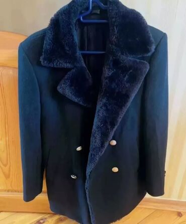 женские удлиненные жилетки: Palto kisi ucun Qiymeti 25 manat Qara rəngli kisi paltosu – kürklü