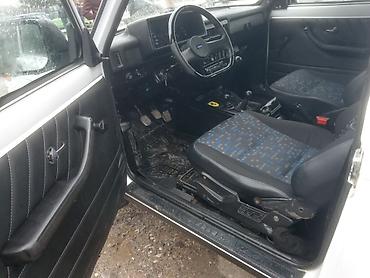 bmw x5 rul: LADA Niva 3 qapılı, ağ rəng, klassik kuzov. - Tam ötürücülü (4x4) — 6
