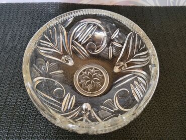 Činije: Cinija kristal na tri stopa 1960g+. Cinija bez ostecenja,sve na njoj na lalafo.rs — 7 Činije: Cinija kristal na tri stopa 1960g+. Cinija bez ostecenja,sve na njoj — 7