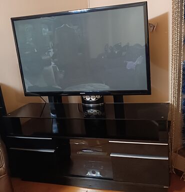 телевизор самсунг: Qara şüşə TV stendi və “Samsung” LCD/LED televizor. - Televizor