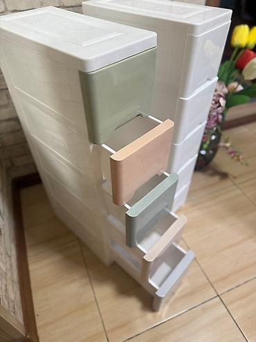 Комоды для одежды: Пластиковый комод с пятью выдвижными ящиками белого цвета и салатовым — 16