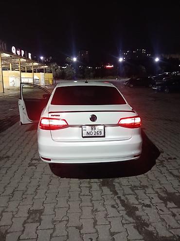 volkswagen qolf: Volkswagen Jetta: 1.8 l | 2014 il Sedan — 4