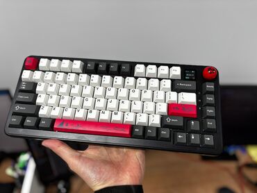 bluetooth klaviatura android: AJAZZ AK820 MAX ULTRA mechanical keyboard. Ekranlı modeldir və