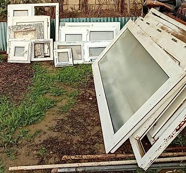 işlenmiş pencere: Ikinci əl plastik qapı, pəncərə və dəmir pəncərə barmaqlıqları. Qiymət — 2