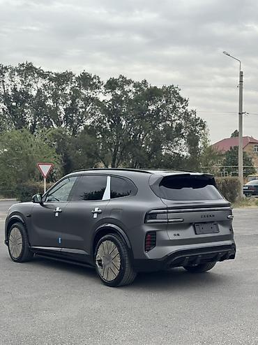 спецтехника в рассрочку: Zeekr 8X: 1.5 л | 2026 г. Кроссовер — 9
