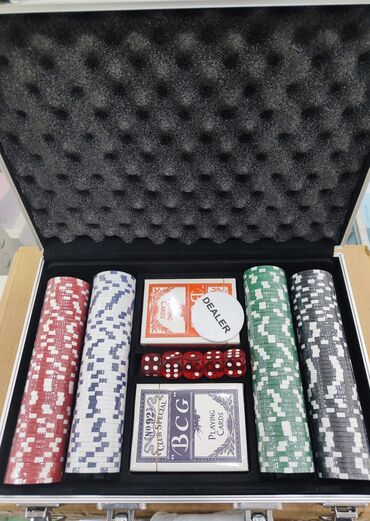 Настольные игры: Покер в металлическом кейсе карты 2 колоды фишки 200 шт с номиналом 5